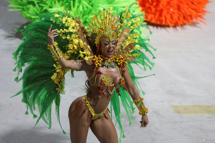 A reveller from Mocidade samba school performs during the first night of the carnival parade at the Sambadrome, in Rio de Janeiro, Brazil February 20, 2023. REUTERS/Pilar Olivares   REFILE - CORRECTING DATE