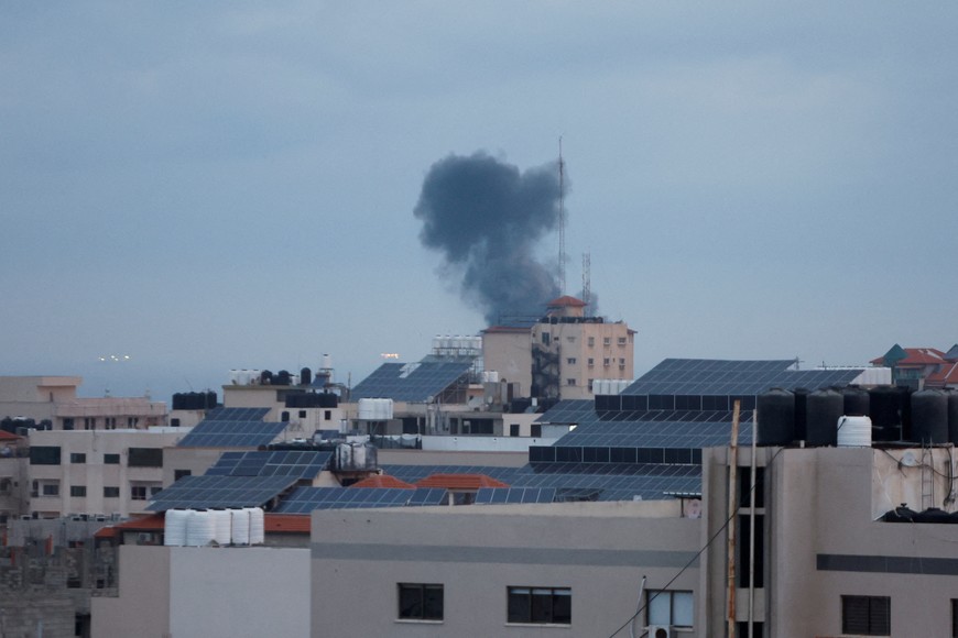 Smoke rises during an Israeli air strike, in Gaza City February 23, 2023. REUTERS/Mohammed Salem