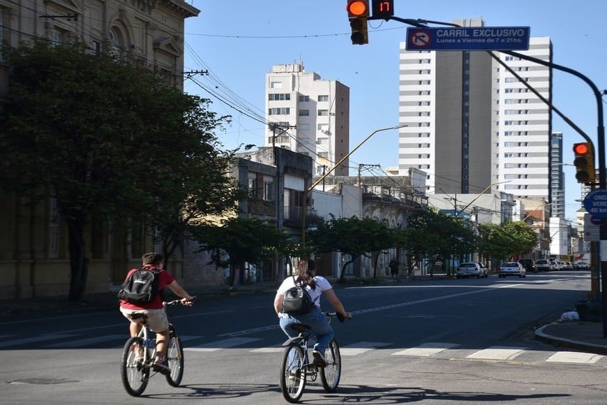 Cruzar un semáforo en rojo puede costar entre $42.275 y $422.750.  Foto: Pablo Aguirre