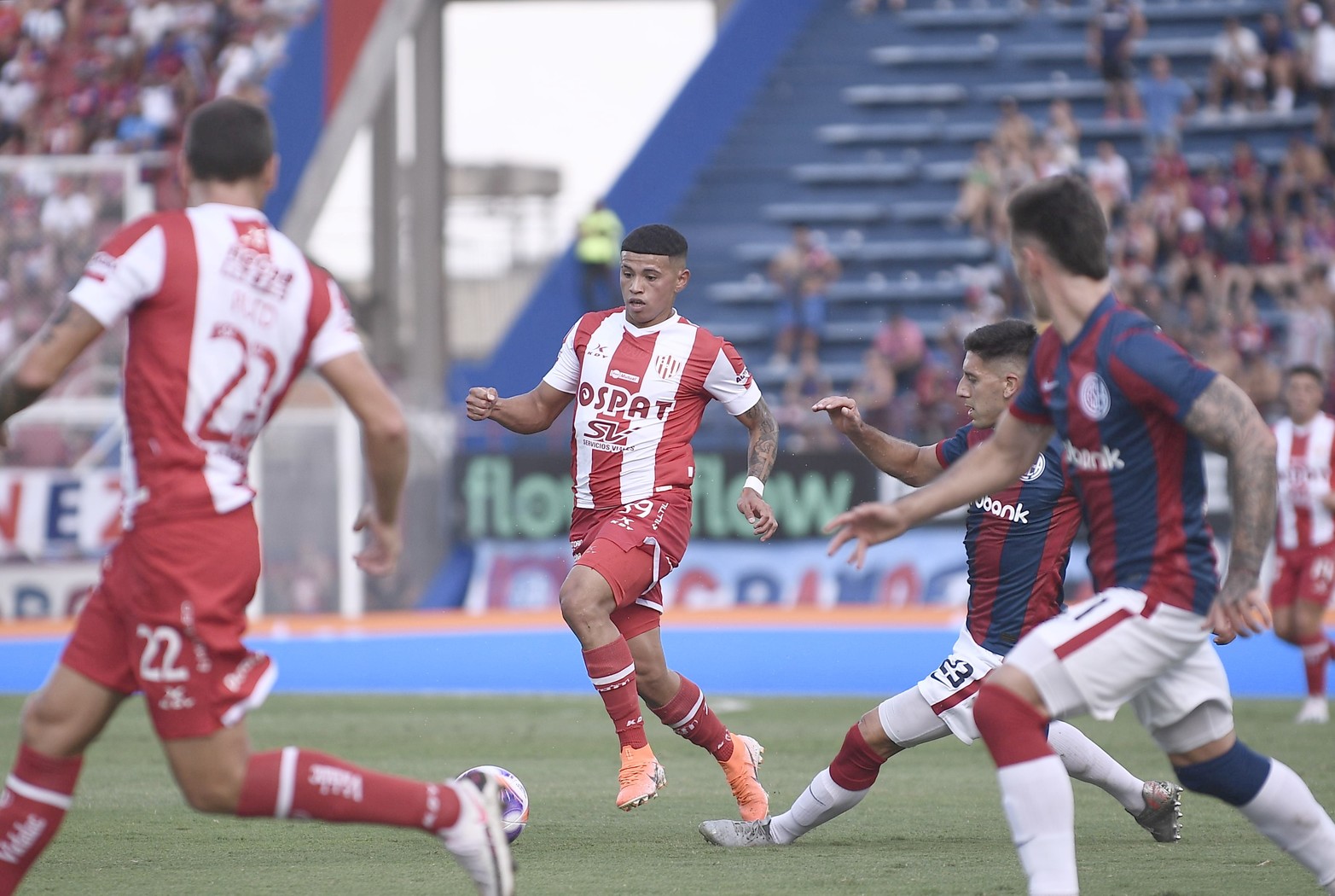 Unión enfrenta a San Lorenzo en busca del primer triunfo