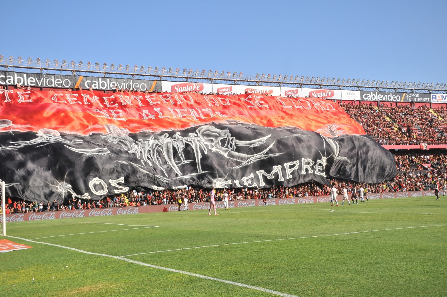 Con el debut de Pipo Gorosito, el "Sabalero" empató 1 a 1 con el "Globo" en el estadio Brigadier López.