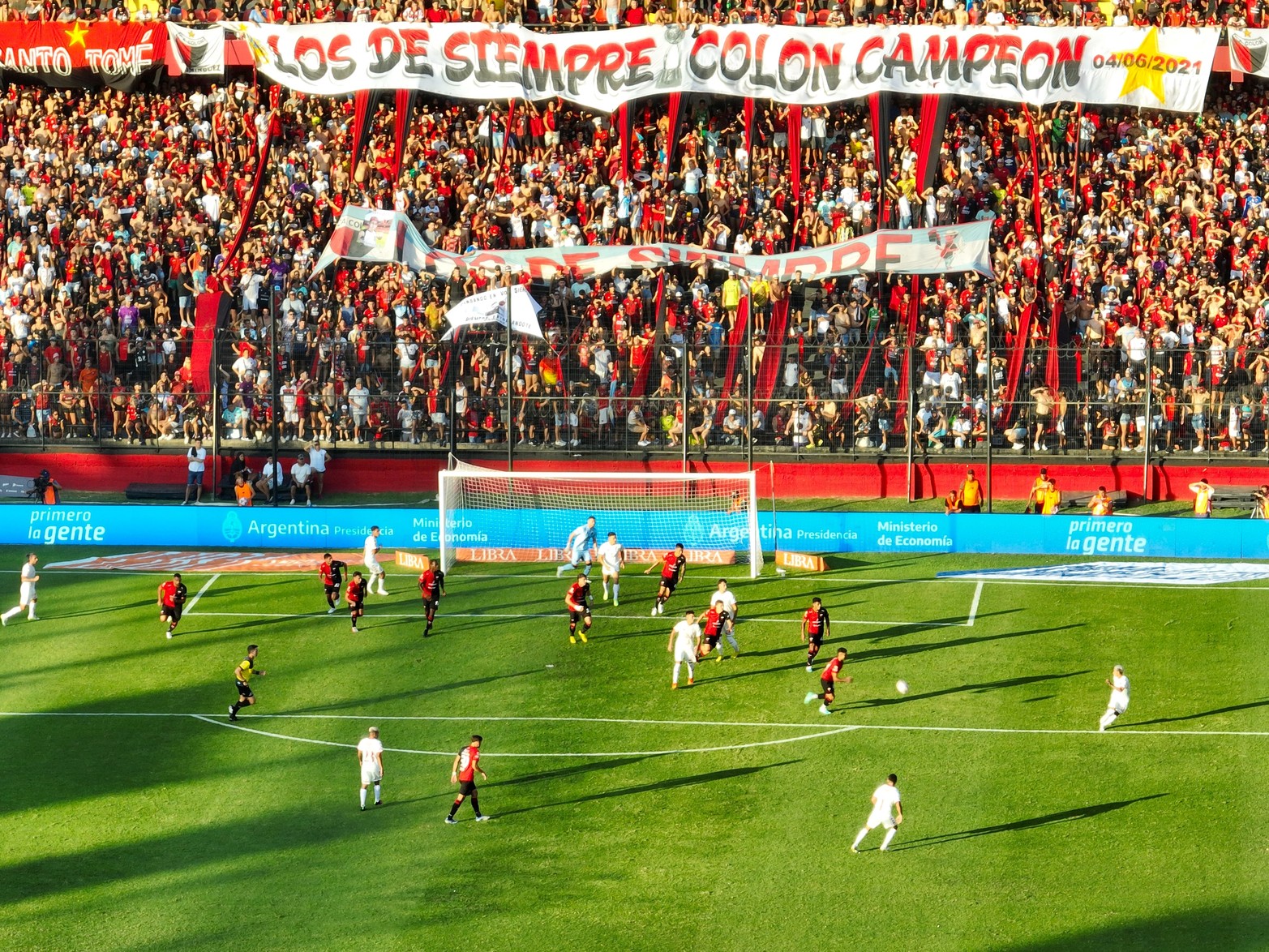 Con el debut de Pipo Gorosito, Colón empató en su cancha 1 a 1 con Huracán