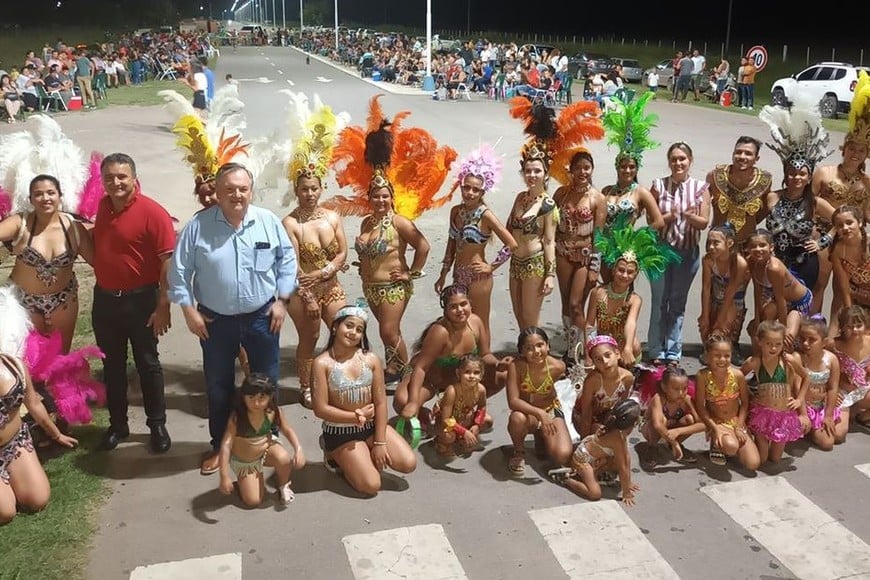 Los legisladores acompañaron a la Jefa. Comunal de Ambrosetti Dianela Michlig, en la concreción de la 2da. noche de carnavales que tuvo como escenario el flamante predio comunal “Nora Machado” y reunió a más de 1500 personas.