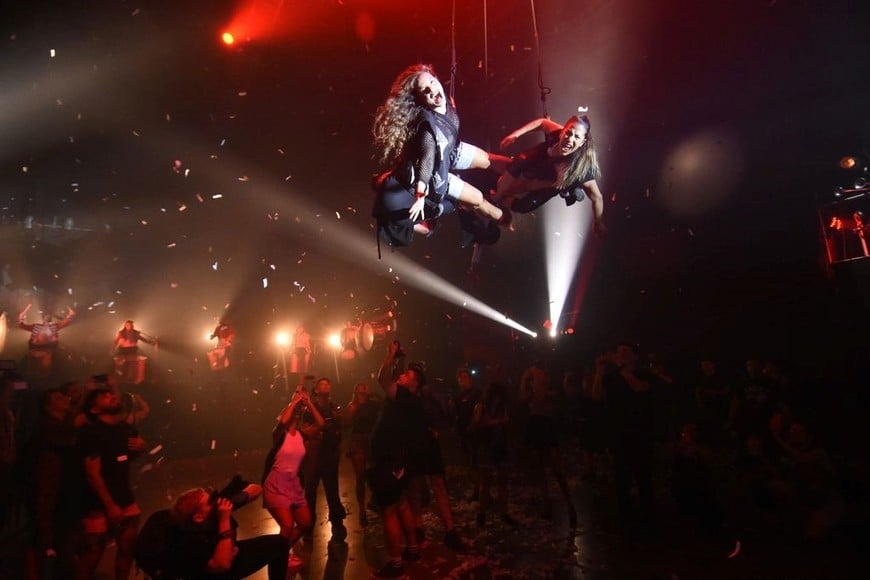 Compañía Fuerza Bruta, ensayo general del espectáculo “Wayra”