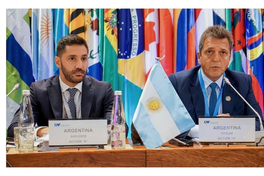 En una reunión con el directorio del Banco de Desarrollo de América Latina, el Ministro de Economía acordó la entrega.