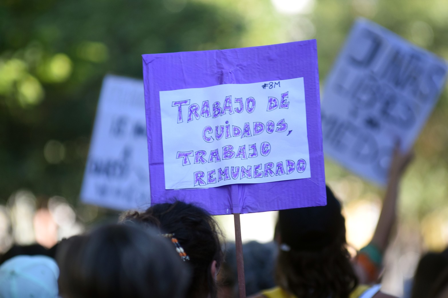  8M: con epicentro en la Plaza 25 de Mayo, las mujeres y disidencias volvieron a las calles de la ciudad para luchar por sus derechos.