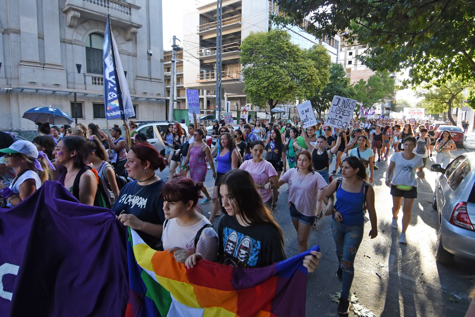 8M: con epicentro en la Plaza 25 de Mayo, las mujeres y disidencias volvieron a las calles de la ciudad para luchar por sus derechos.