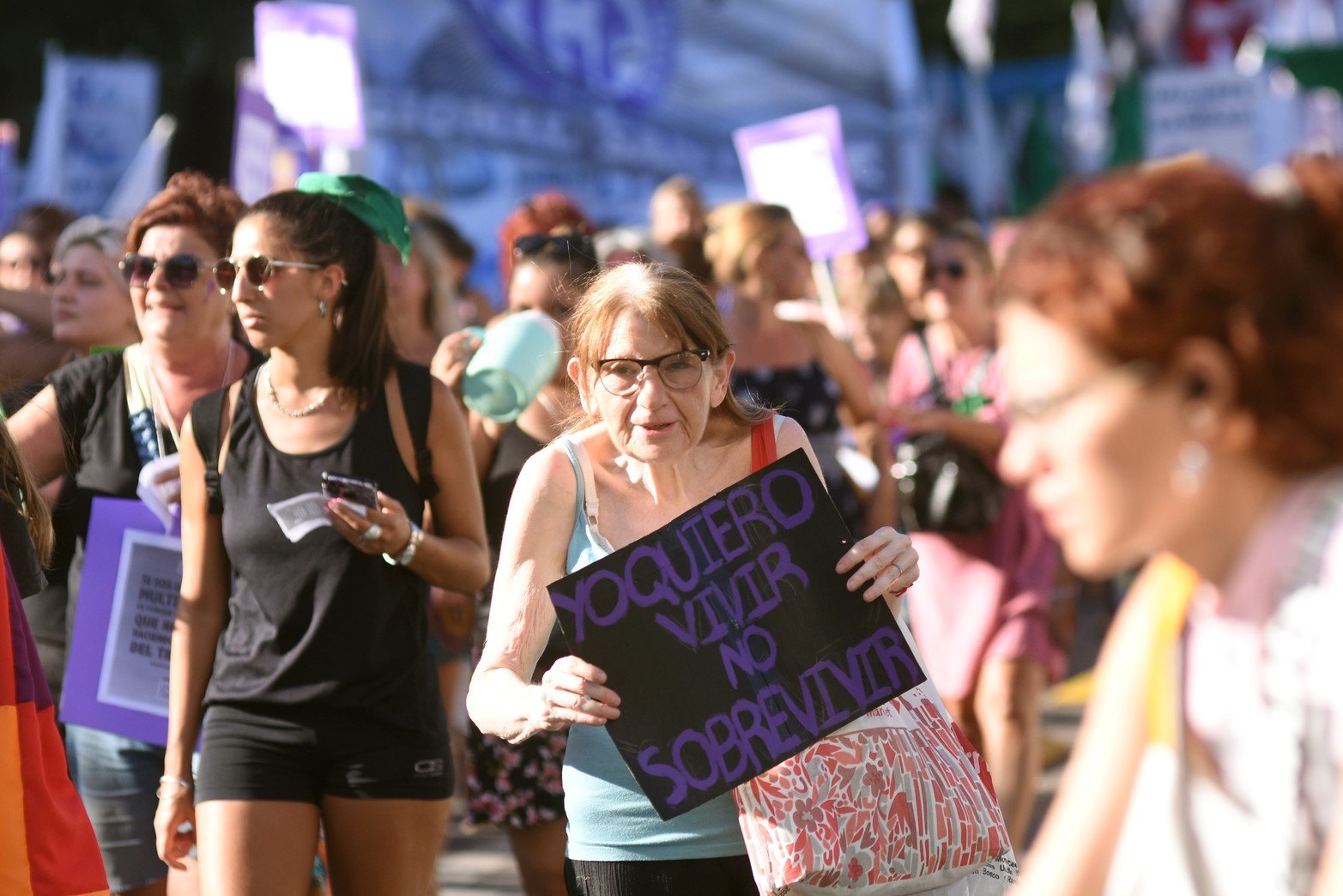  8M: con epicentro en la Plaza 25 de Mayo, las mujeres y disidencias volvieron a las calles de la ciudad para luchar por sus derechos.