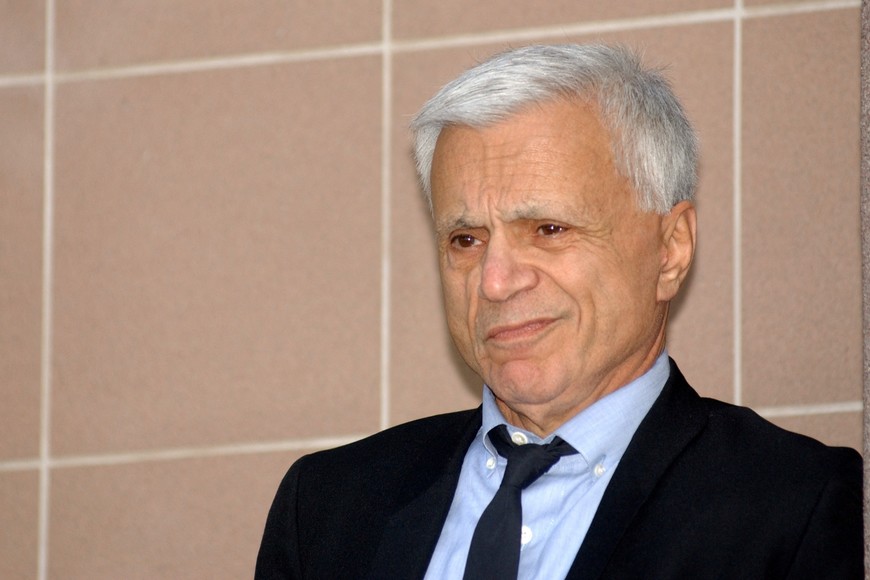 FILE PHOTO: Actor Robert Blake arrives at the Los Angeles County Superior Courthouse in Burbank, California, U.S. November 4, 2005.  REUTERS/Michael Tweed/File Photo