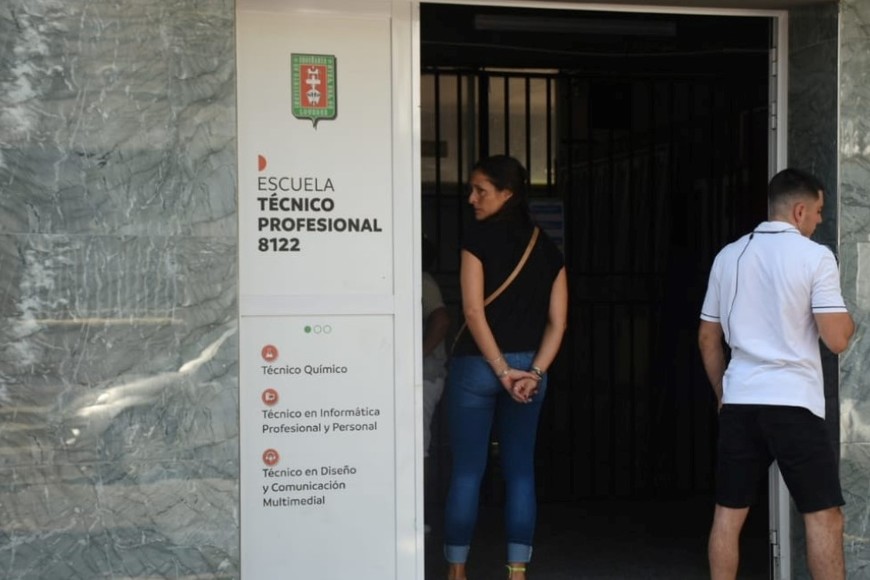 Frente de la Escuela Técnico Profesional 8122. Crédito: El Litoral