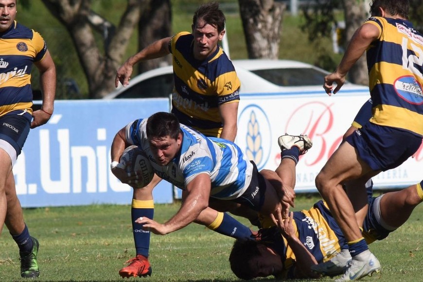 Facundo Garibay. El primera línea es uno de los que ya tiene varias temporadas "en el lomo" jugando en la primera de CRAI. Crédito: Mauricio Garín.