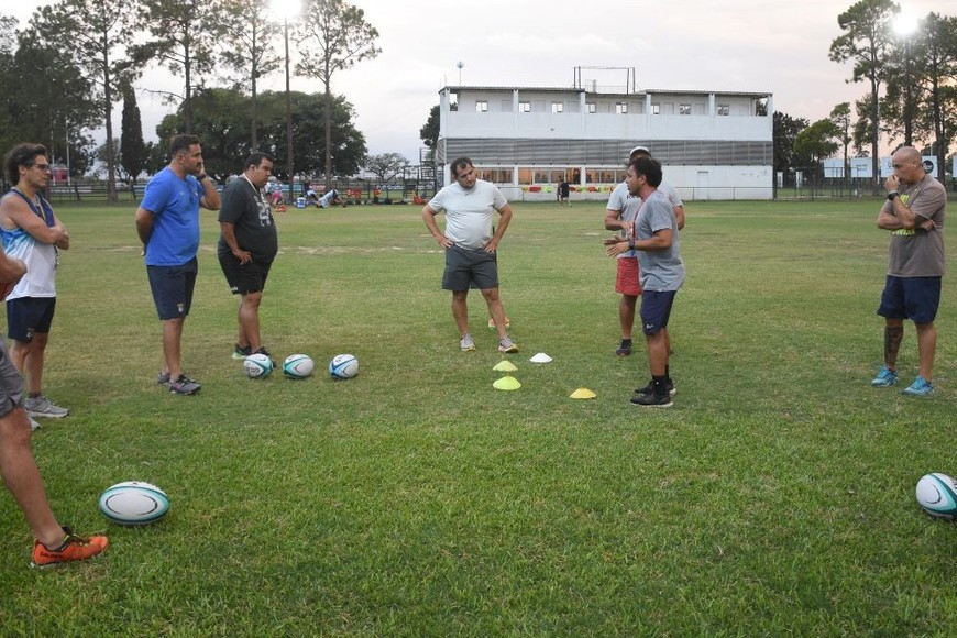 Parte del staff de CRAI en plena pretemporada. Crédito: Manuel Fabatía.