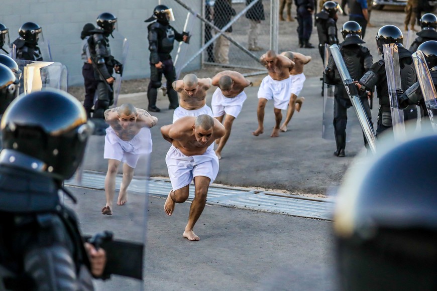 Prison agents observe gang members as they are processed at their arrival after 2000 gang members were transferred to the Terrorism Confinement Center, according to El Salvador's President Nayib Bukele, in Tecoluca, El Salvador, in this handout distributed to Reuters on February 24, 2023. Secretaria de Prensa de la Presidencia/Handout via REUTERS ATTENTION EDITORS - THIS IMAGE HAS BEEN SUPPLIED BY A THIRD PARTY. NO RESALES. NO ARCHIVES