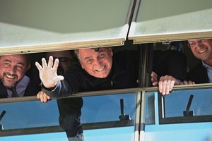 El expresidente de Brasil, Jair Bolsonaro, en el Aeropuerto Internacional de Brasilia cuando regresa de Florida, EE.UU.