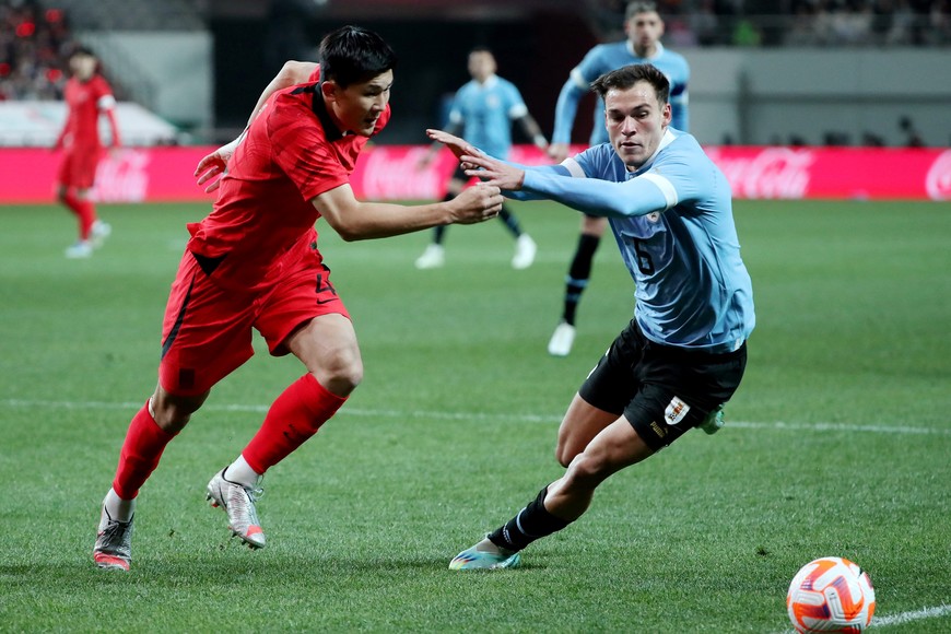 Soccer Football - International Friendly - South Korea v Uruguay - Seoul World Cup Stadium, Seoul, South Korea - March 28, 2023
Uruguay's Manuel Ugarte in action with South Korea's Kim Min-jae REUTERS/Kim Soo-Hyeon