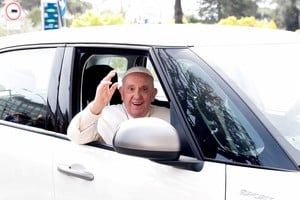 Pope Francis waves from a car as he leaves Rome's Gemelli hospital in Rome, Italy, April 1, 2023. REUTERS/Remo Casilli