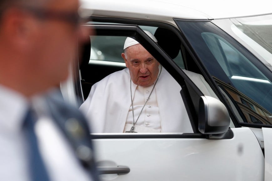 Pope Francis exits a car after having been discharged from Gemelli hospital in Rome, Italy, April 1, 2023. REUTERS/Guglielmo Mangiapane