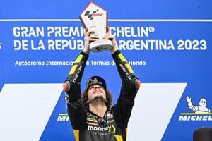 Bezzecchi cruzó la meta cómodamente al frente para ganar por primera vez en MotoGP.