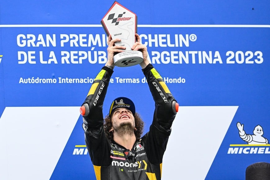 Bezzecchi cruzó la meta cómodamente al frente para ganar por primera vez en MotoGP.