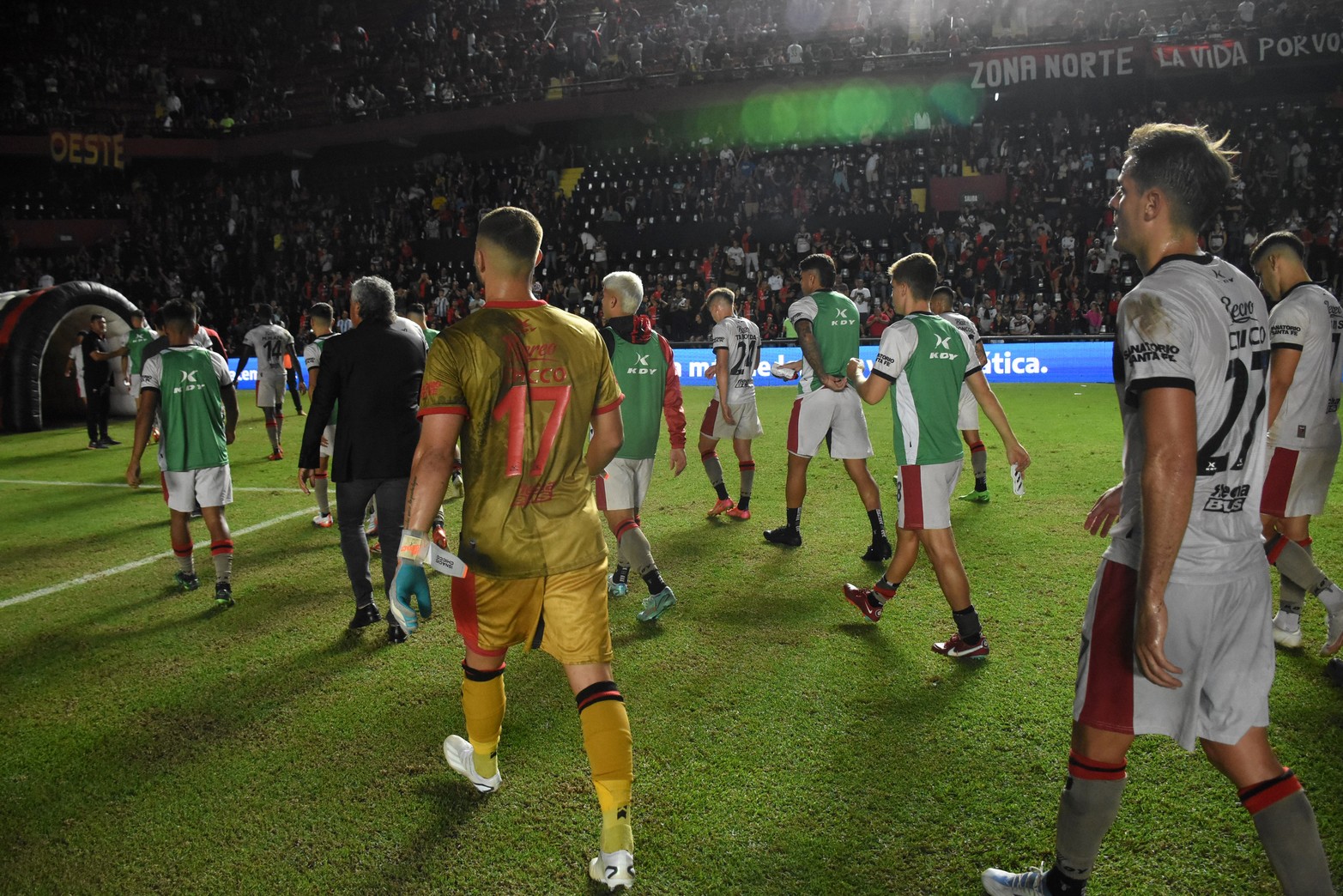 Silbidos para todos. Sucedió al final del primer tiempo y al final del partido. Colón sigue sin ganar y está último en la tabla. 