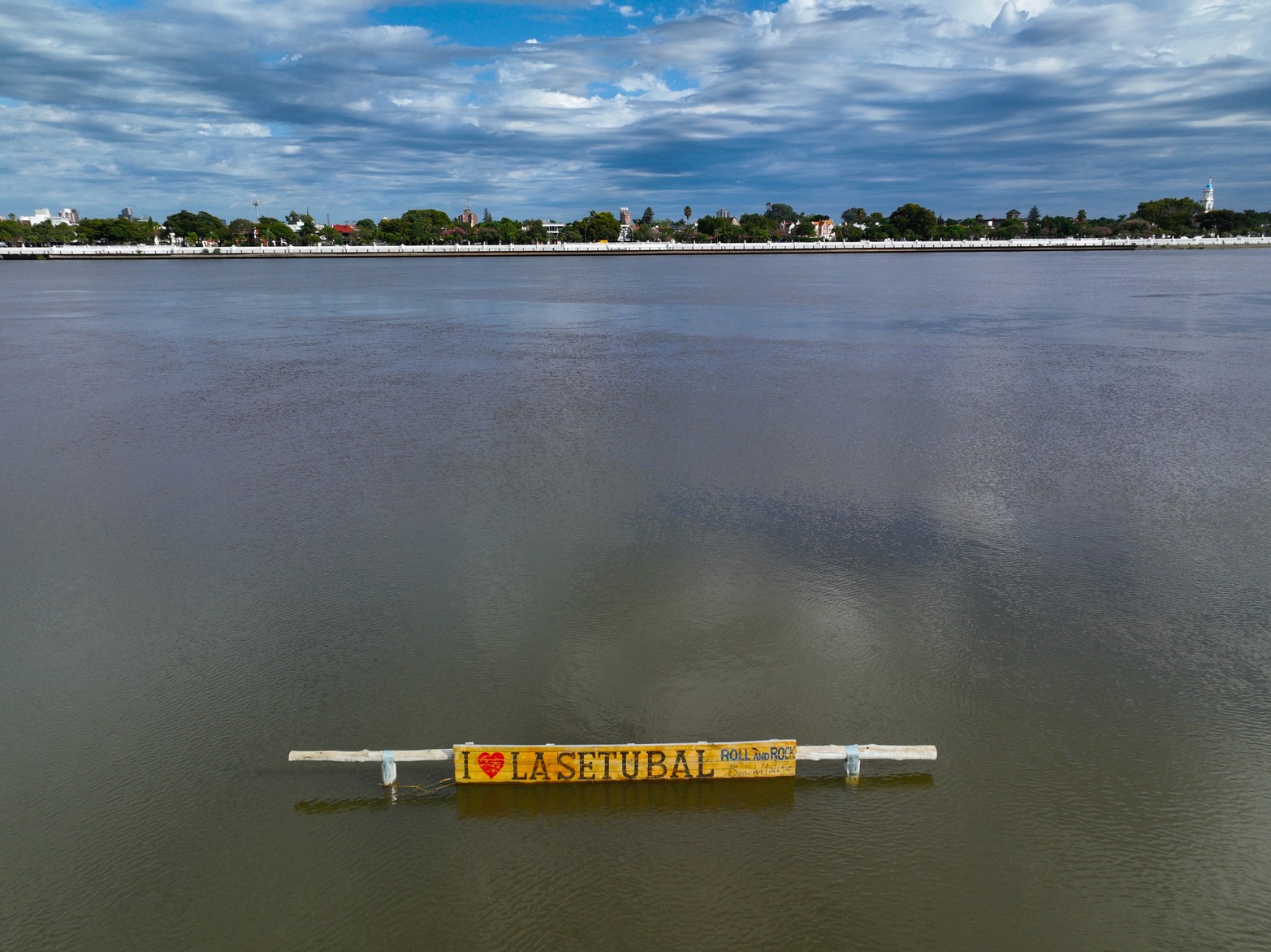 Se llenó de agua la Setúbal.