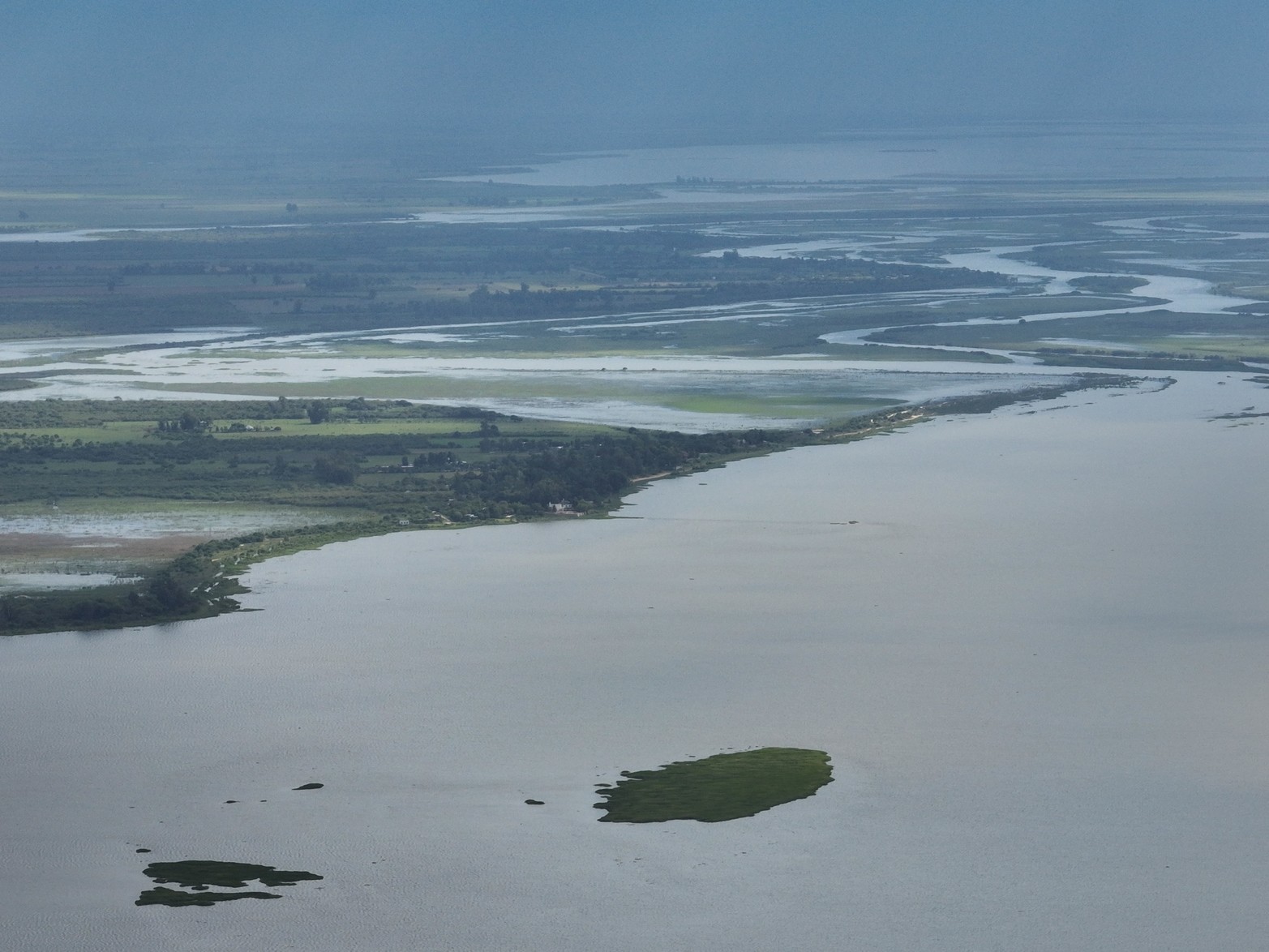 El río Paraná llegó a los cuatro metros en el puerto santafesino. Se nota el cambio de paisaje en la región. 