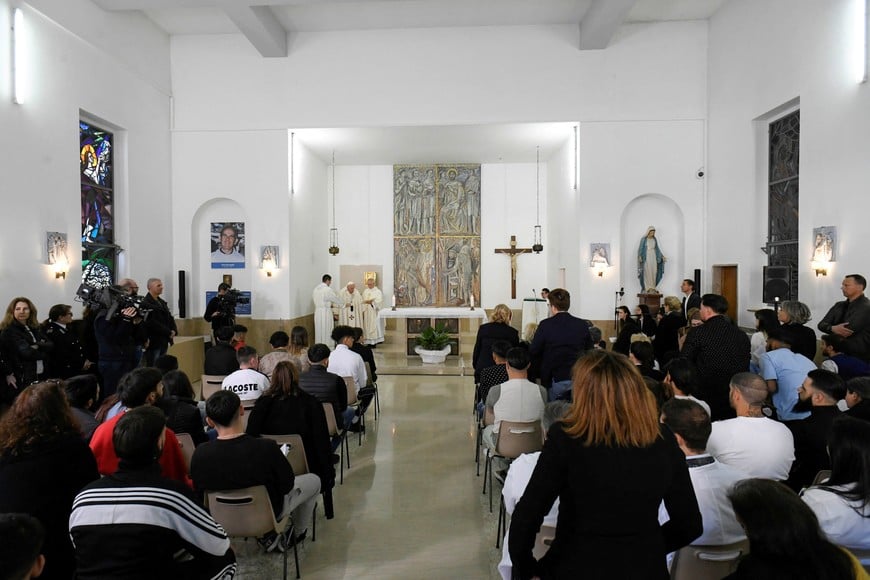 Pope Francis speaks during his visit to Casal del Marmo juvenile prison for foot washing Mass in Rome, Italy April 6, 2023. Vatican Media/­Handout via REUTERS ATTENTION EDITORS - THIS IMAGE WAS PROVIDED BY A THIRD PARTY.