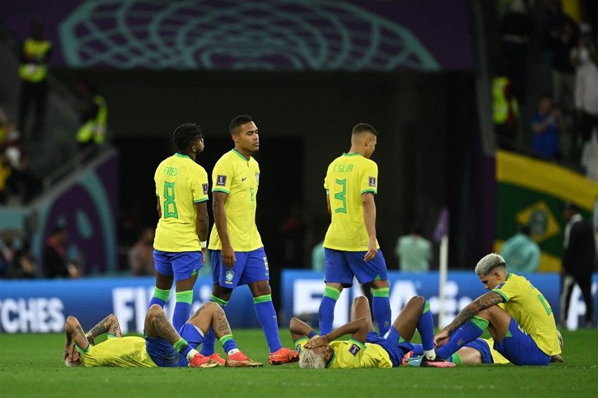 Soccer Football - FIFA World Cup Qatar 2022 - Quarter Final - Croatia v Brazil - Education City Stadium, Doha, Qatar - December 9, 2022
Brazil's Alex Sandro, Fred, Thiago Silva, Neymar, Rodrygo and Pedro look dejected after the match as Brazil are eliminated from the World Cup REUTERS/Dylan Martinez