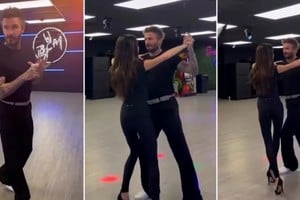 El ex futbolista inglés bailando salsa.