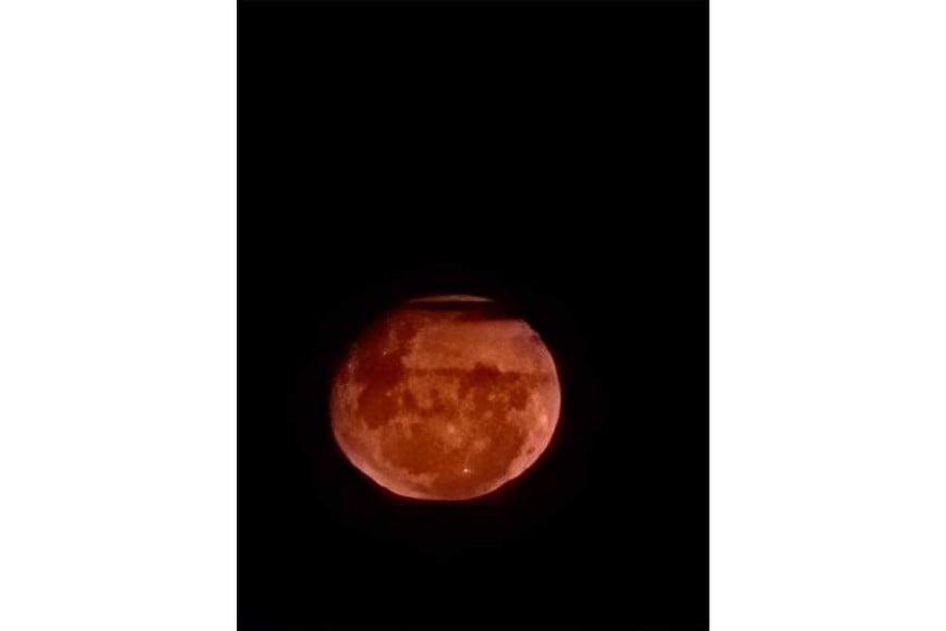 Luna rosa vista desde Coronda