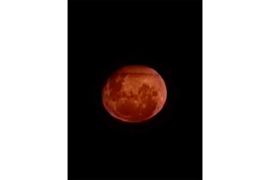 Luna rosa vista desde Coronda