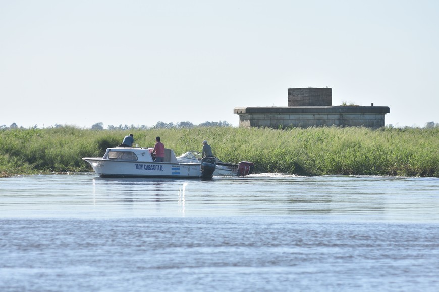 Navegantes intentan hacer un camino para poder navegar hacia el norte de la laguna Setúbal