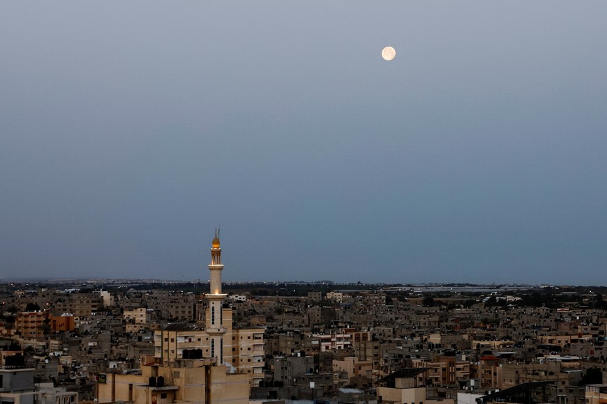The moon appears in the sky, in Khan Younis in the southern Gaza Strip April 7, 2023. REUTERS/Ibraheem Abu Mustafa