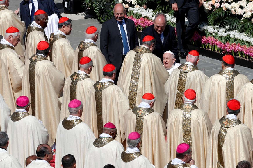 Pope Francis greats cardinals following the Easter Sunday mass at St. Peter's Square at the Vatican, April 9, 2023. REUTERS/Remo Casilli