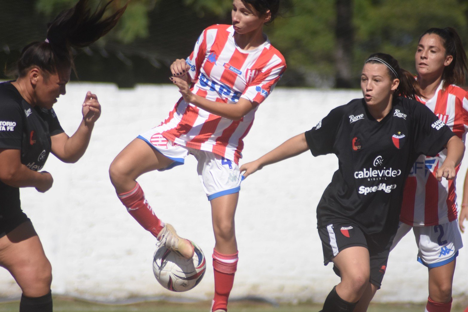 Liga femenina de futbol Clásico se lo quedó Unión