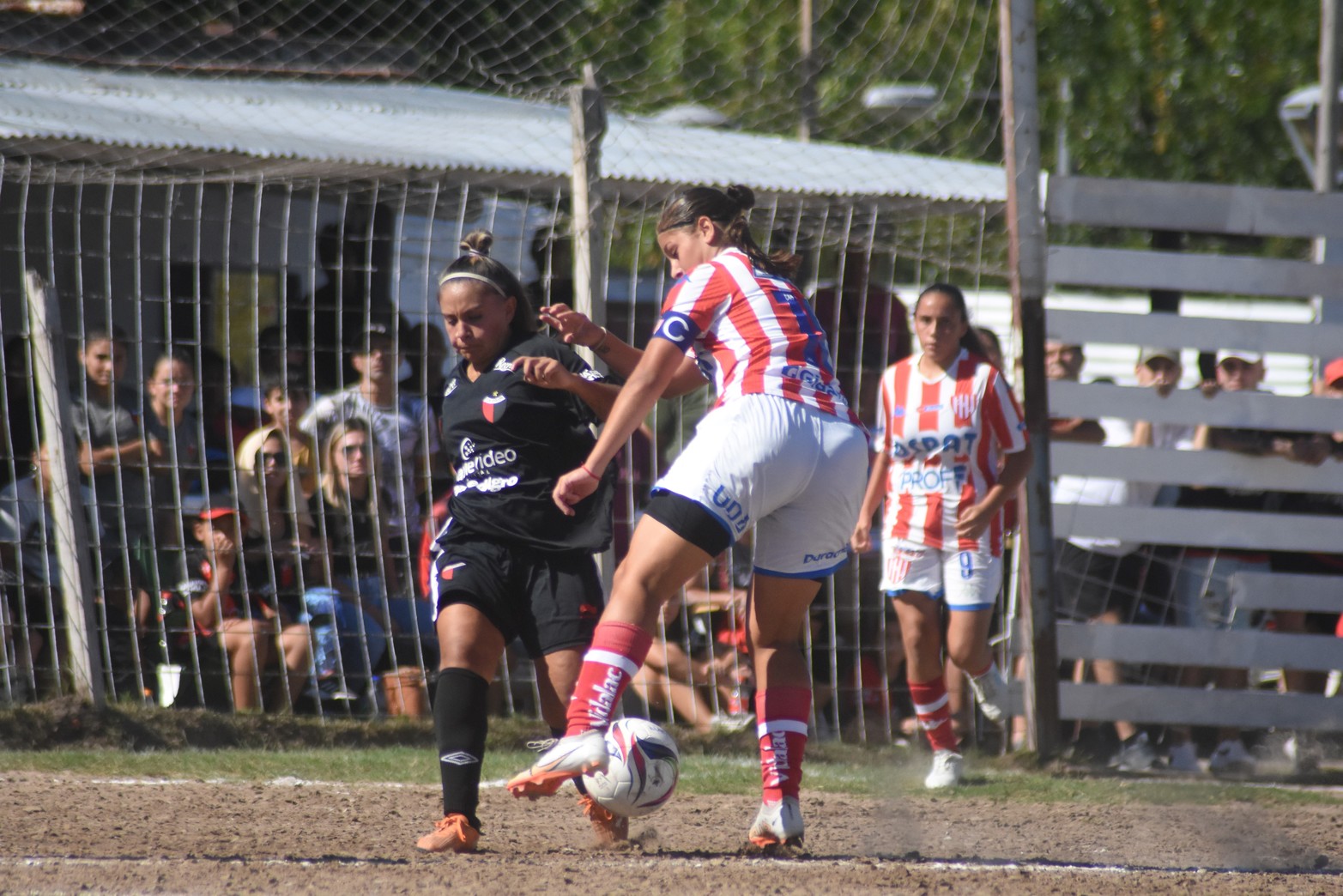 Liga femenina de futbol Clásico se lo quedó Unión