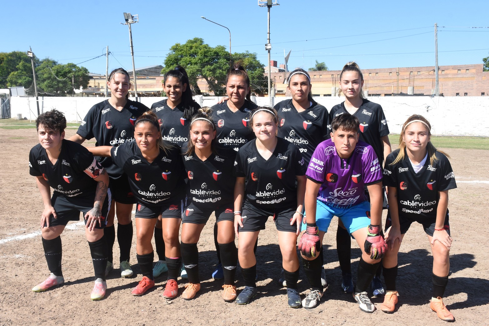 Liga femenina de futbol Clásico se lo quedó Unión