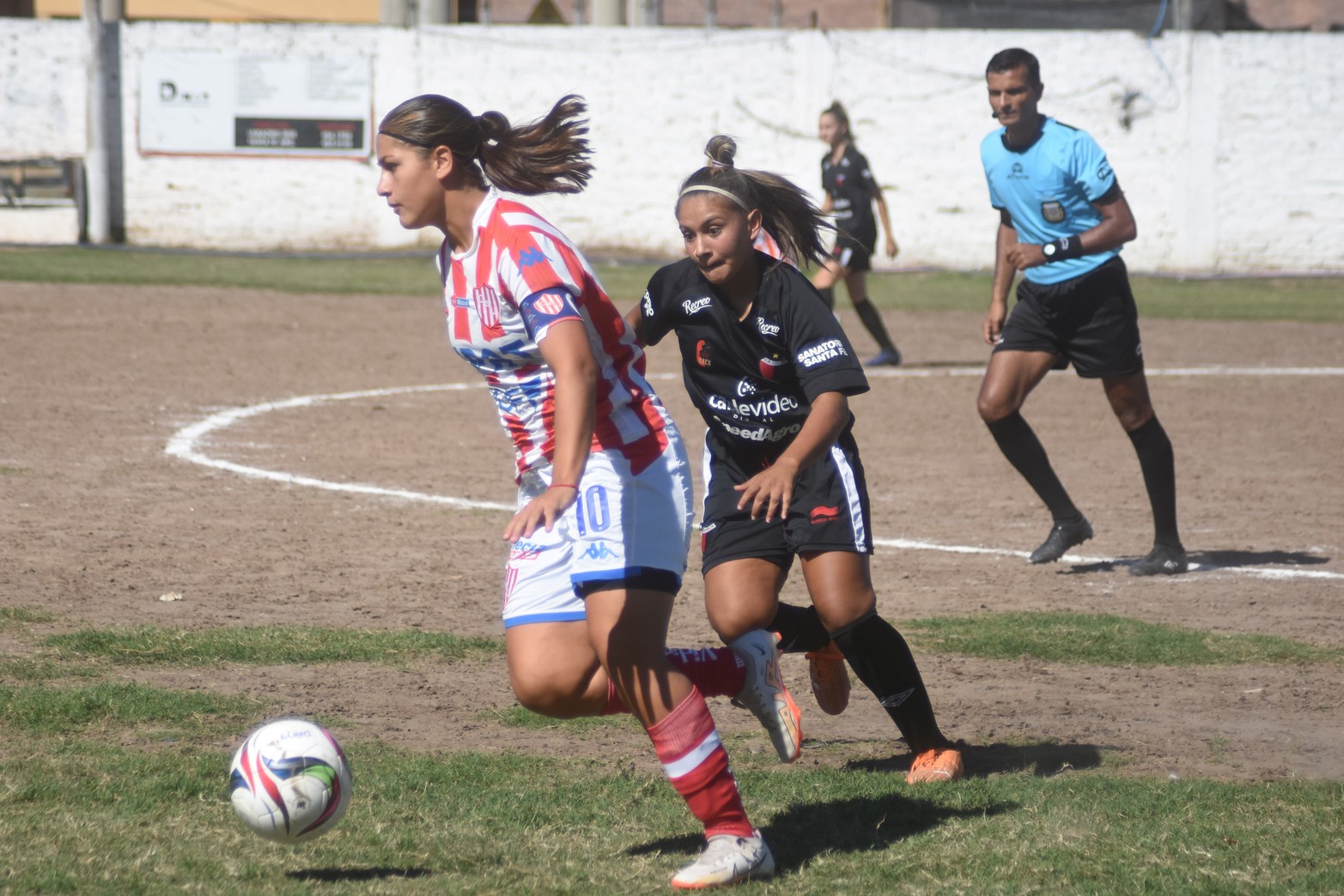 Liga femenina de futbol Clásico se lo quedó Unión