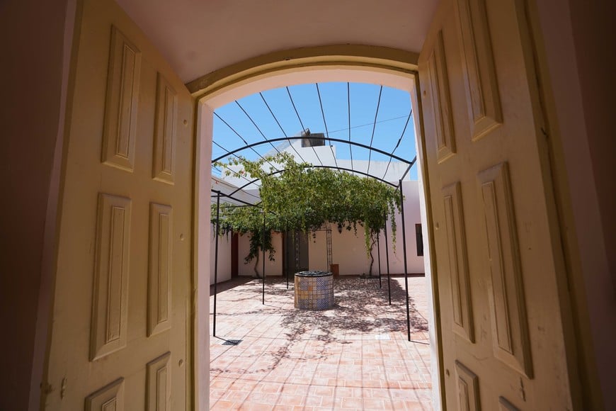 Patio restaurado. Así quedó la vieja casona ubicada en el casco histórico de la capital provincial. Crédito: Fernando Nicola