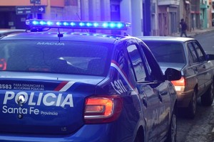 La policía custodia la escena del crimen, en pleno centro de Santa Fe. Crédito: Flavio Raina