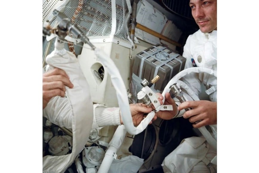 os astronautas se vieron obligados a suspender el viaje después de la explosión.