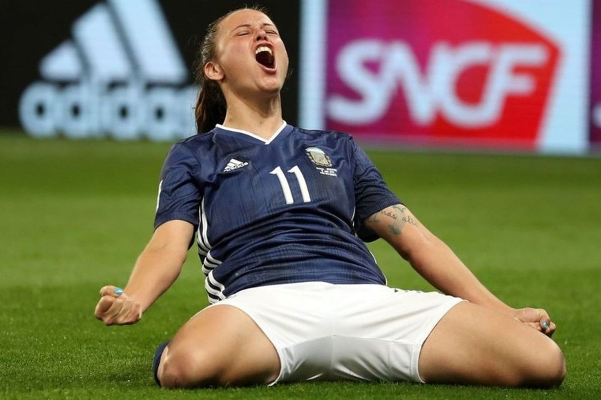 Florencia Bonsegundo anotó dos goles en el mundial de Francia). Crédito: El Litoral.