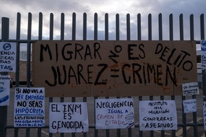 Tres empleados del Instituto Nacional de Migración fueron acusados por su presunta vinculación en la muerte de 40 personas.