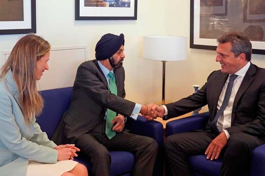 Massa con el candidato a presidente del  Banco Mundial, Ajay Banga