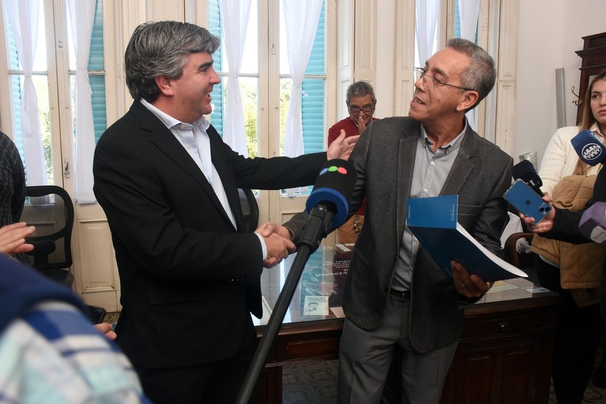 El secretario de Salud, Jorge Prieto, puso en funciones al nuevo director, Bruno Moroni. Guillermo Di Salvatore.