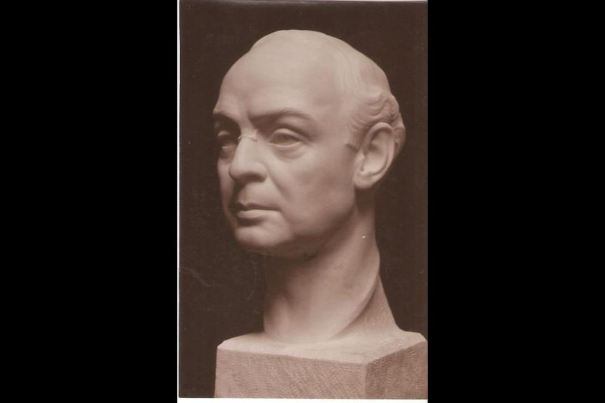 Busto del Dr. Pedro E. Martínez de Luis Perlotti. Fundador del Museo Provincial de Bellas Artes de Entre Ríos, dos veces Rector por elección de los claustros de la UNL. Foto: Gentileza