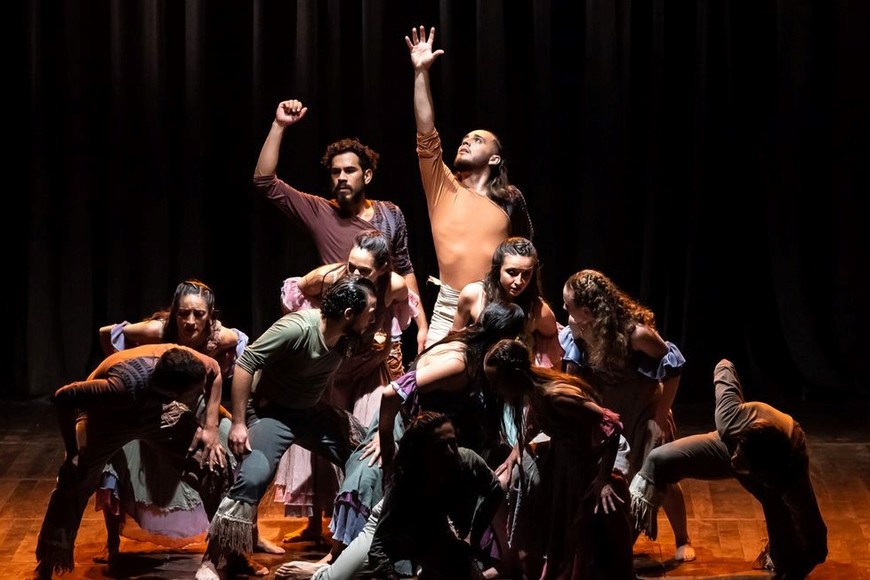 “Danza en pie de agua y viento...”, dirigida por María Inés Vitanzi y José Diego García (Rosario). Foto: Gentileza AMR Fotografía