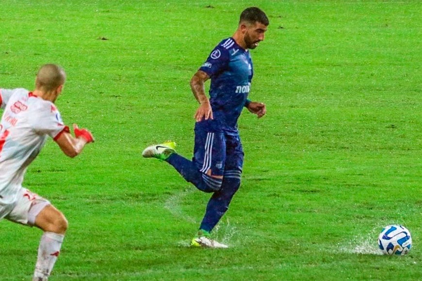 El partido se jugó bajo una intensa lluvia en Guayaquil