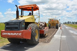 Asimismo, la repavimentación incluirá a la Circunvalación Oeste de Santa Fe, en su tramo de asfalto, entre Cilsa y el Hipódromo Las Flores, más el bacheo de losas de hormigón en el resto de la avenida hasta llegar al empalme en Recreo.