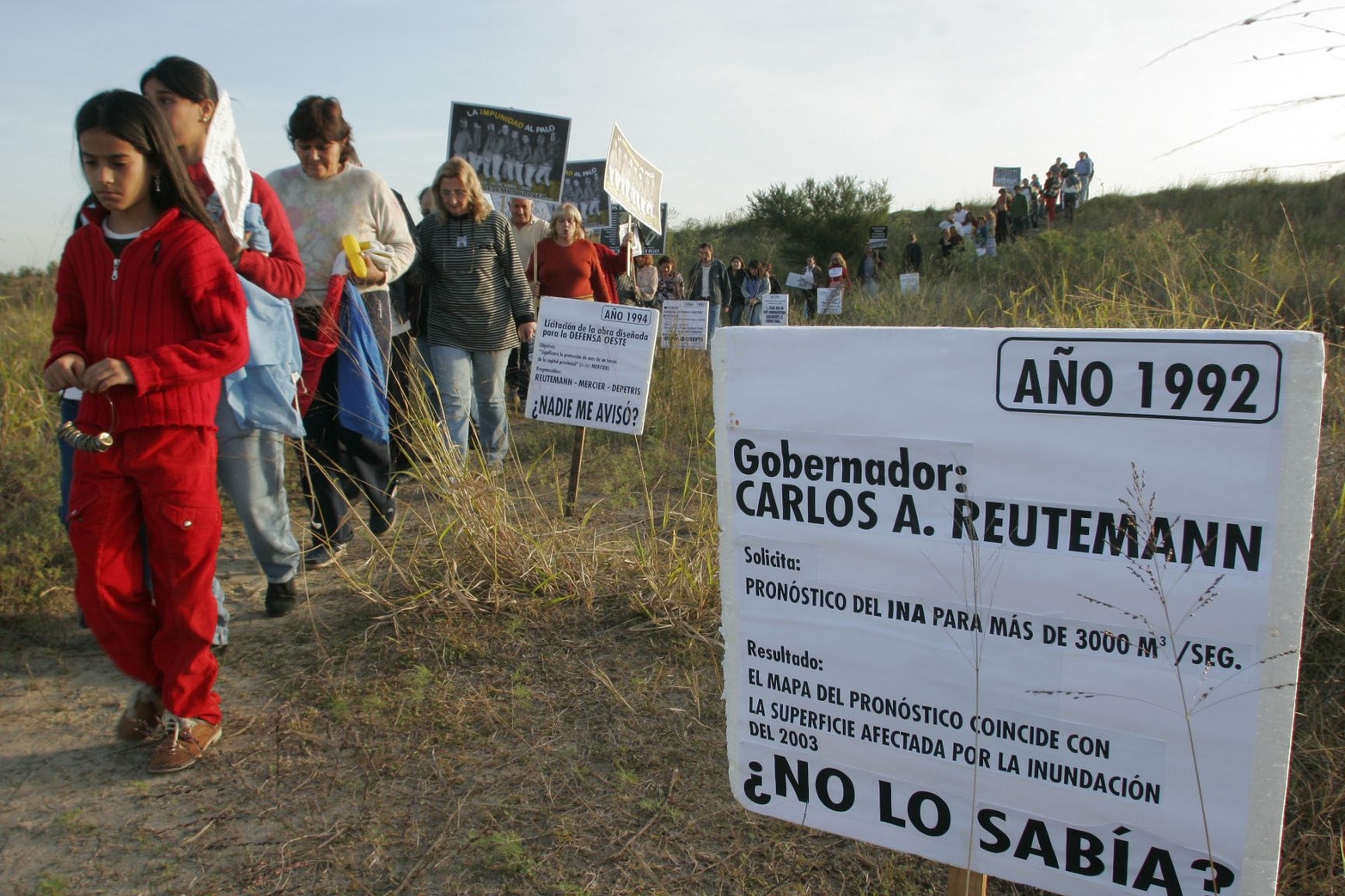 Año 2005. La protesta se trasladó a la zona de la defensa inconclusa en la zona del Hipódromo y la cancha de Golf.